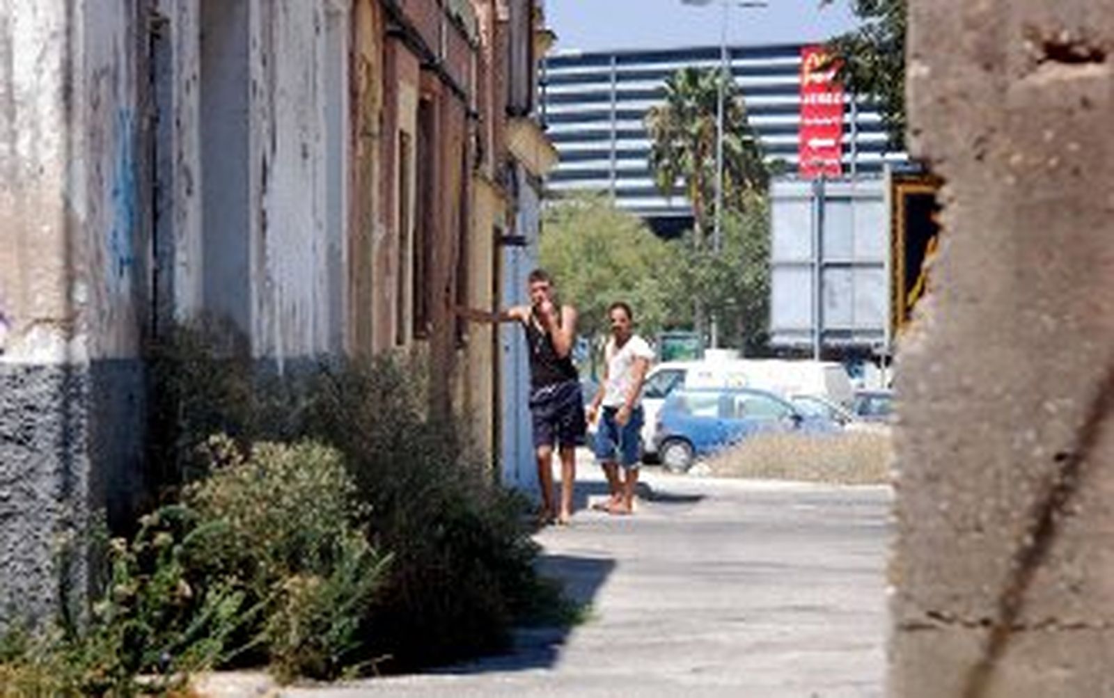 Localizan a una fugitiva rumana en las casas ocupadas de 'El Pelirón'