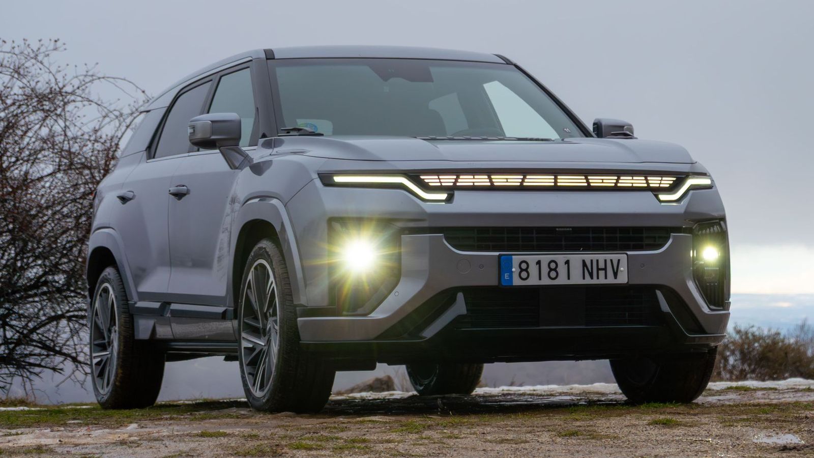 La versión híbrida tiene un sistema de propulsión elegido por KGM del banco de órganos de BYD y con un funcionamiento prioritario muy eléctrico que explica su consumo..