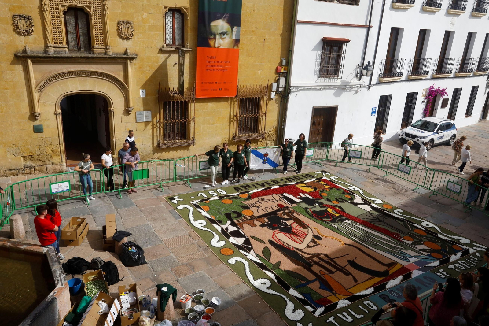 Las imágenes de la espectacular alfombra floral inspirada en Romero de Torres