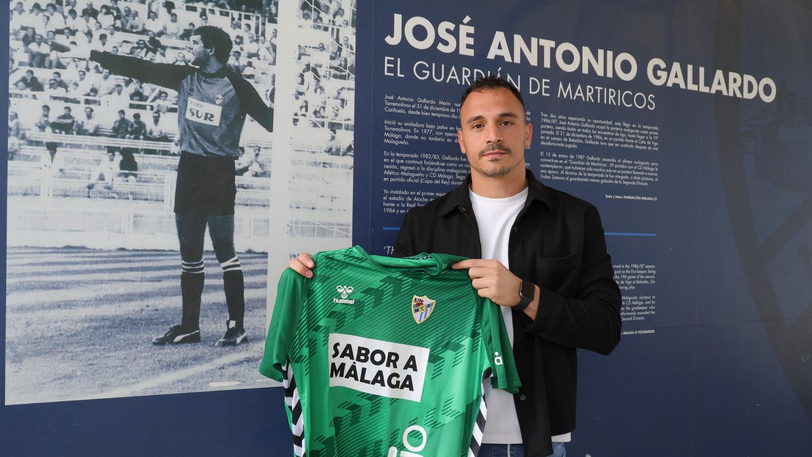 La entrega de la camiseta a la familia Gallardo por parte de Alfonso Herrero La entrega de la camiseta a la familia Gallardo por parte de Alfonso Herrero