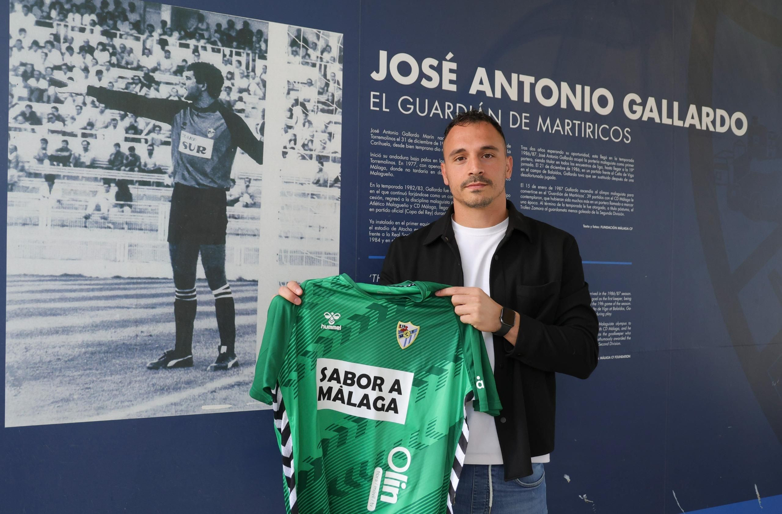 La entrega de la camiseta a la familia Gallardo por parte de Alfonso Herrero La entrega de la camiseta a la familia Gallardo por parte de Alfonso Herrero