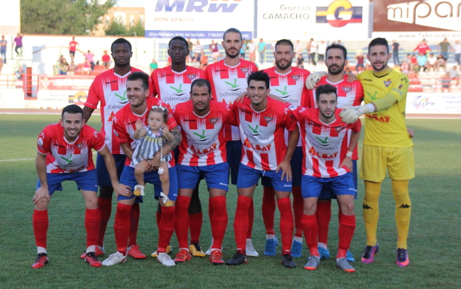 Un once inicial del Don Benito esta temporada.