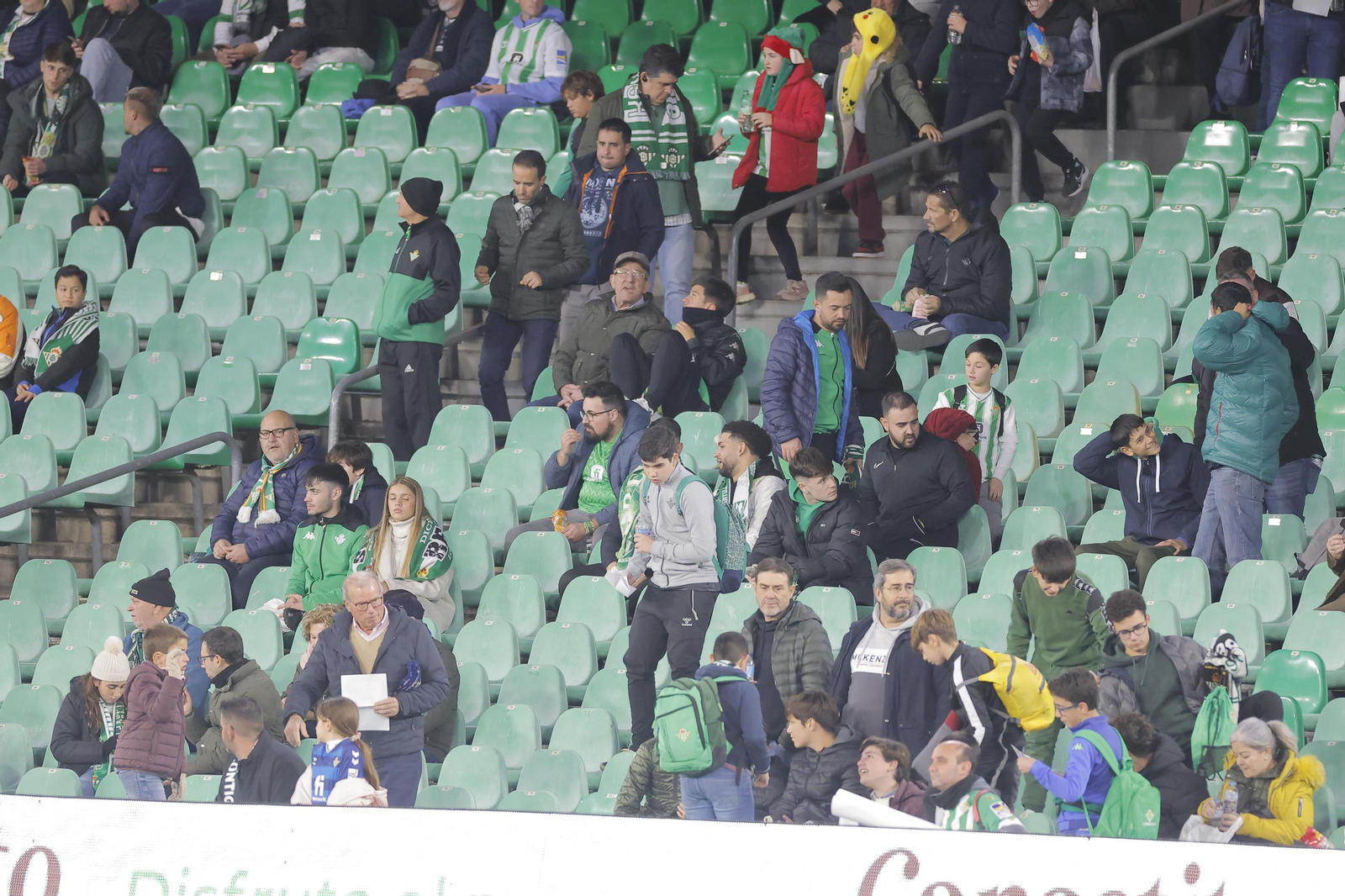 Búscate en las fotos del Betis-Girona