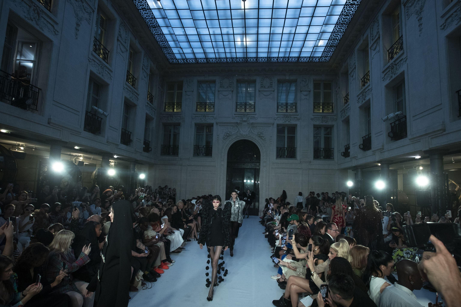 Las mejores imágenes del desfile de Juana Martín en París