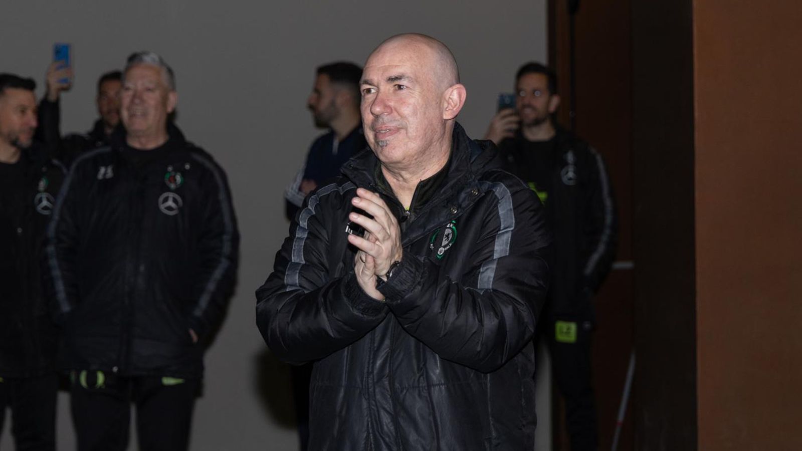 En imágenes: la Marea Amarilla alienta al Jaén Paraíso Interior FS antes de poner rumbo a la Copa de España