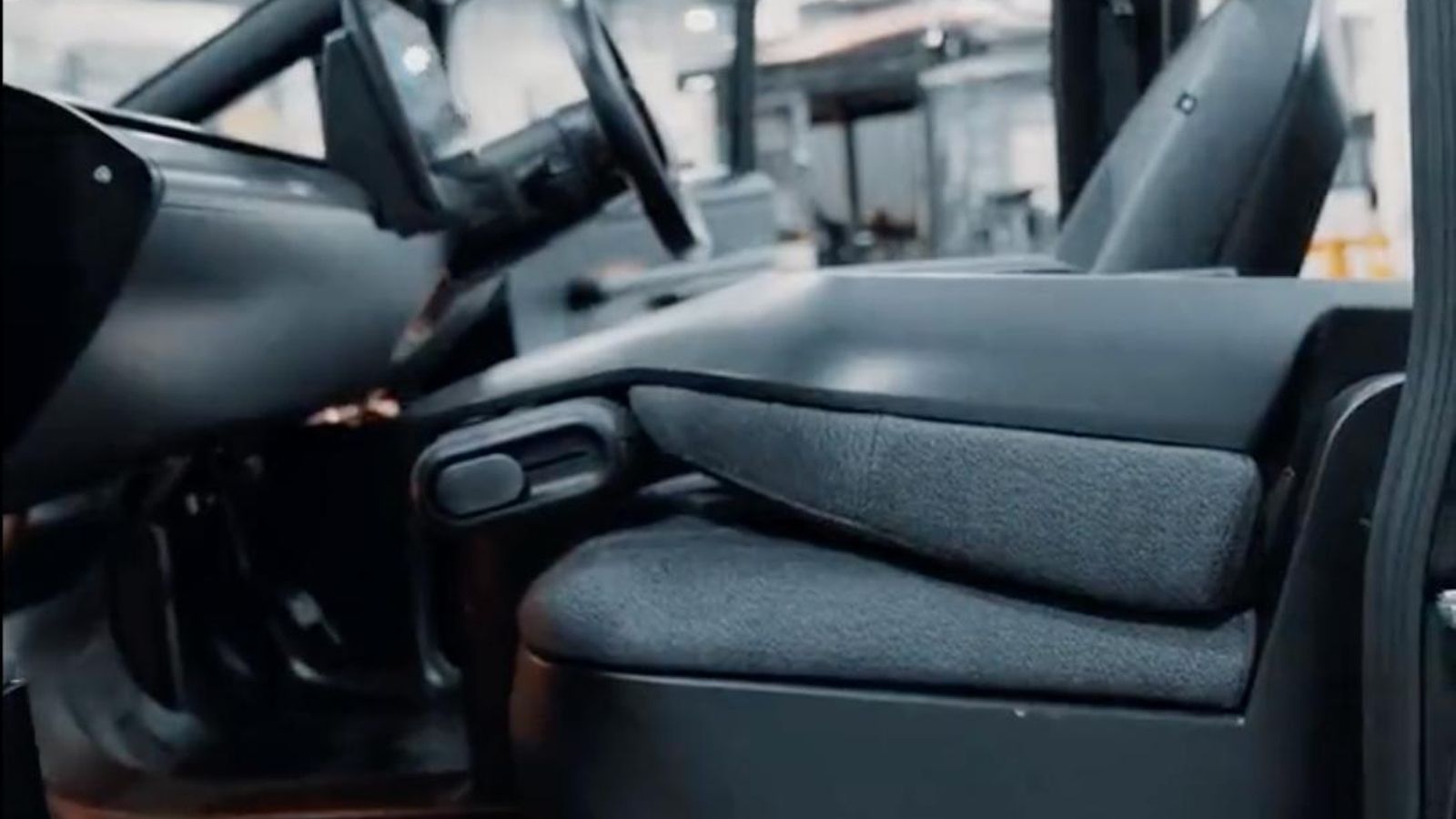 El asiento del copiloto se podrá transformar en una mesa sobre la que el conductor podrá trabajar.