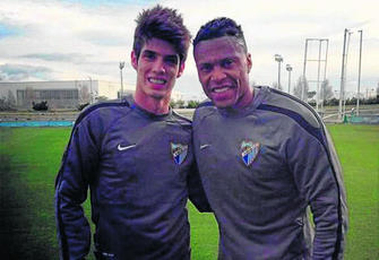 Lucas Piazón y Julio Baptista, durante el entrenamiento de ayer.
