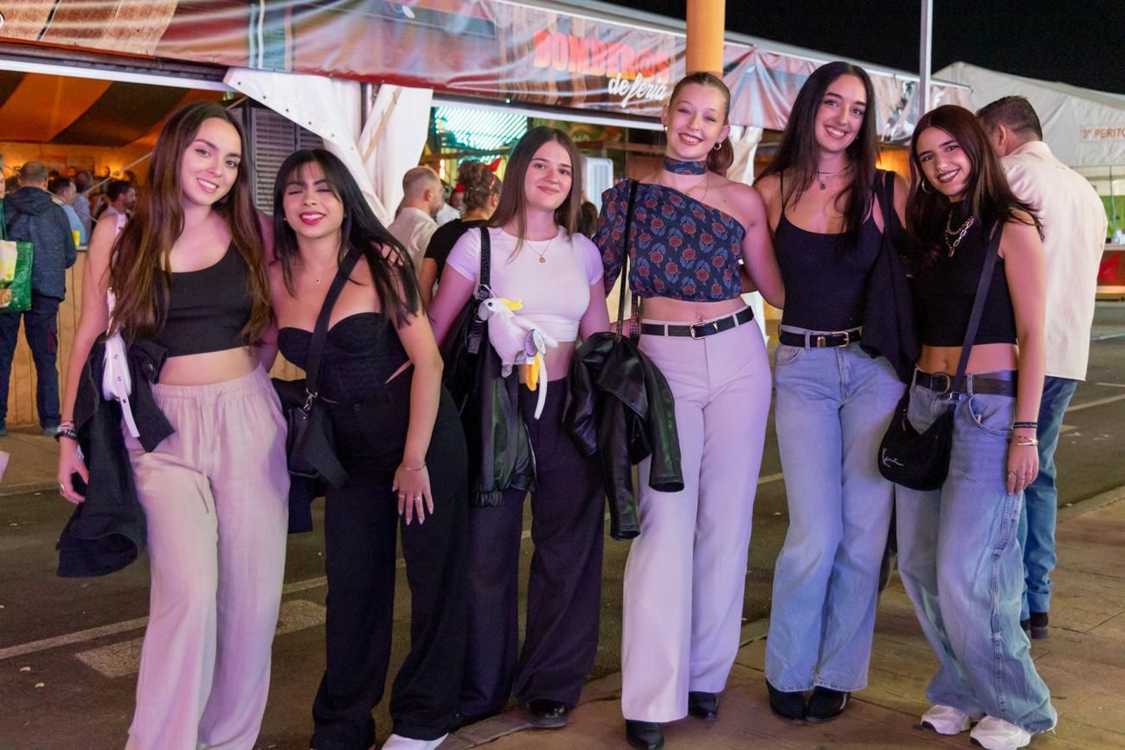 Los jiennenses disfrutan una noche más de la Feria de San Lucas