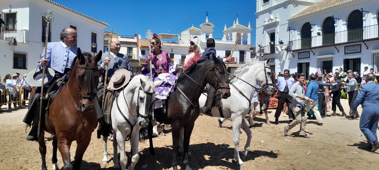 Imágenes de la llegada a la Aldea y presentación de la Hermandad del Rocío de Jerez