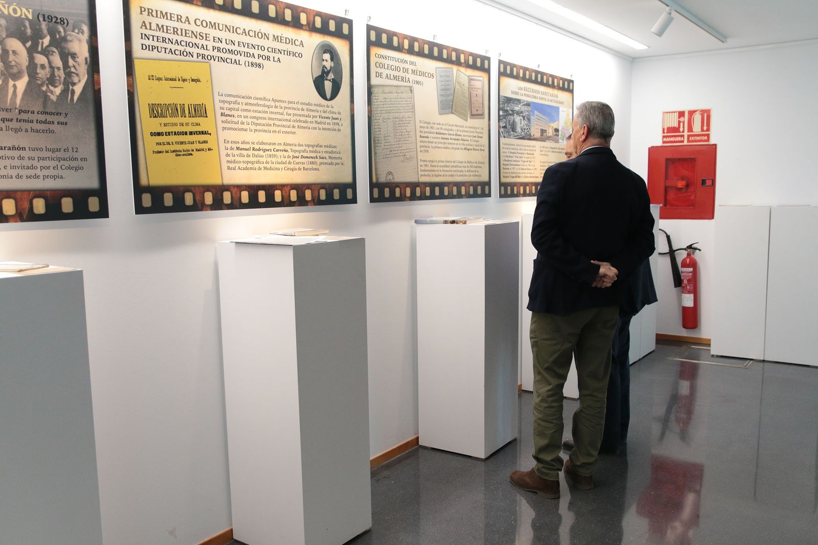 La exposición 'Historia de la medicina almeriense', en la UAL