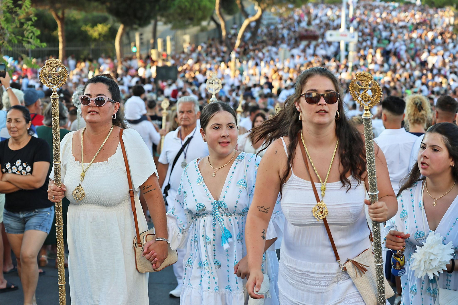 Imágenes de la Virgen del Carmen procesionando en Punta Umbría