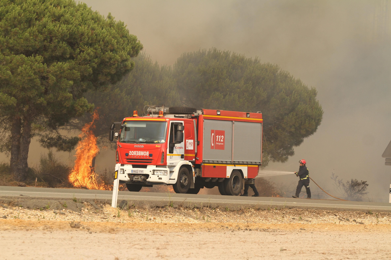 Las imágenes del incendio en Moguer y Mazagón