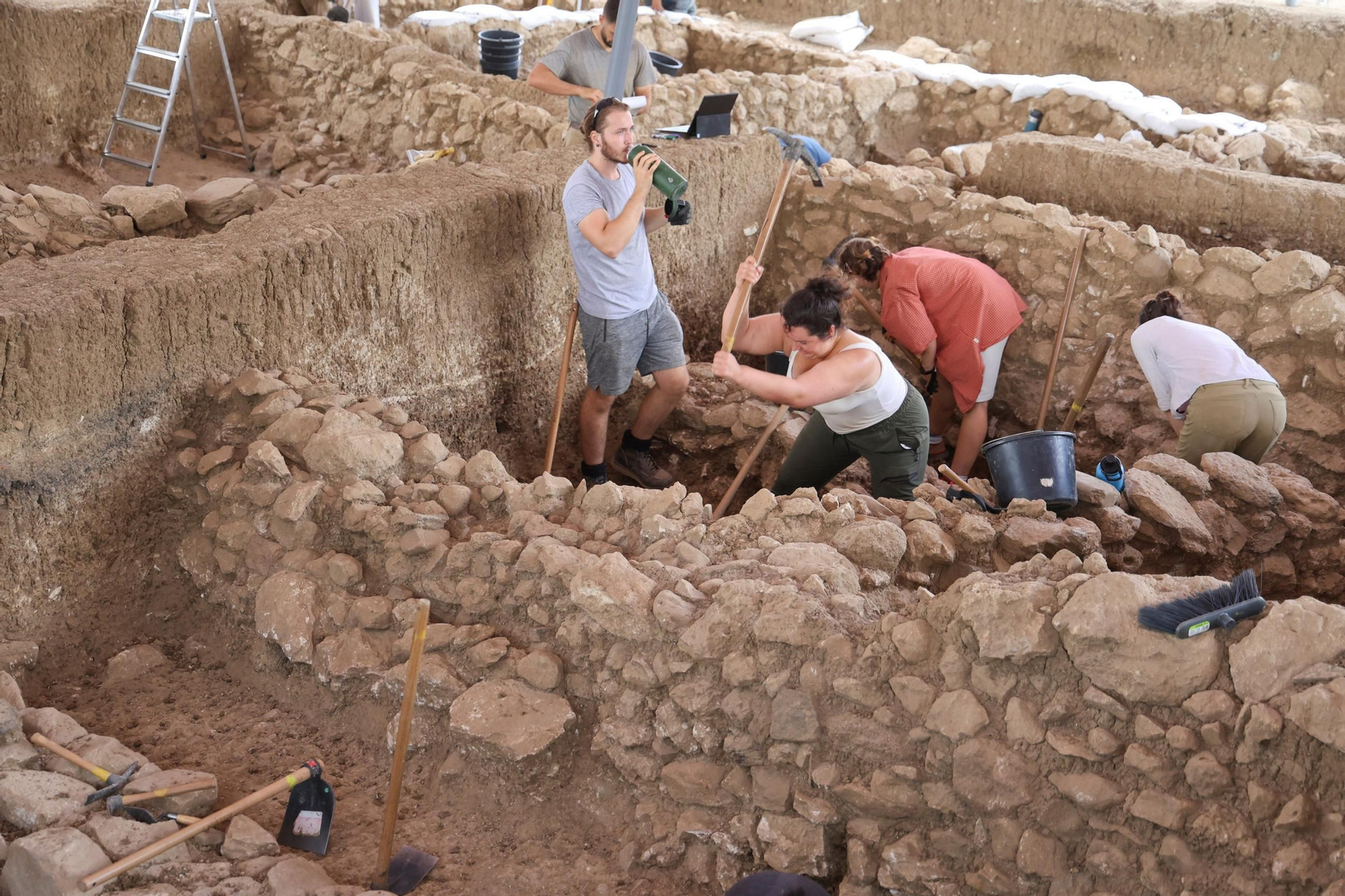 La Málaga fenicia del Cerro del Villar, en fotos
