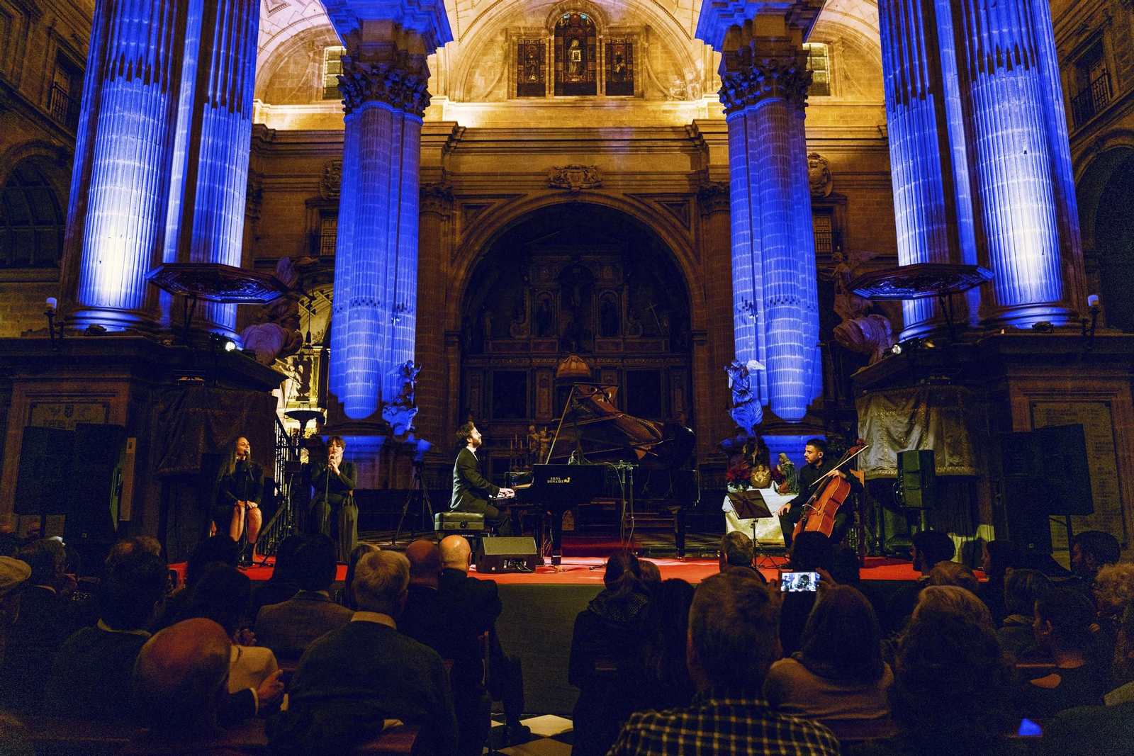 Chico Pérez, sobre el escenario de la Catedral de la Asunción de la Virgen.