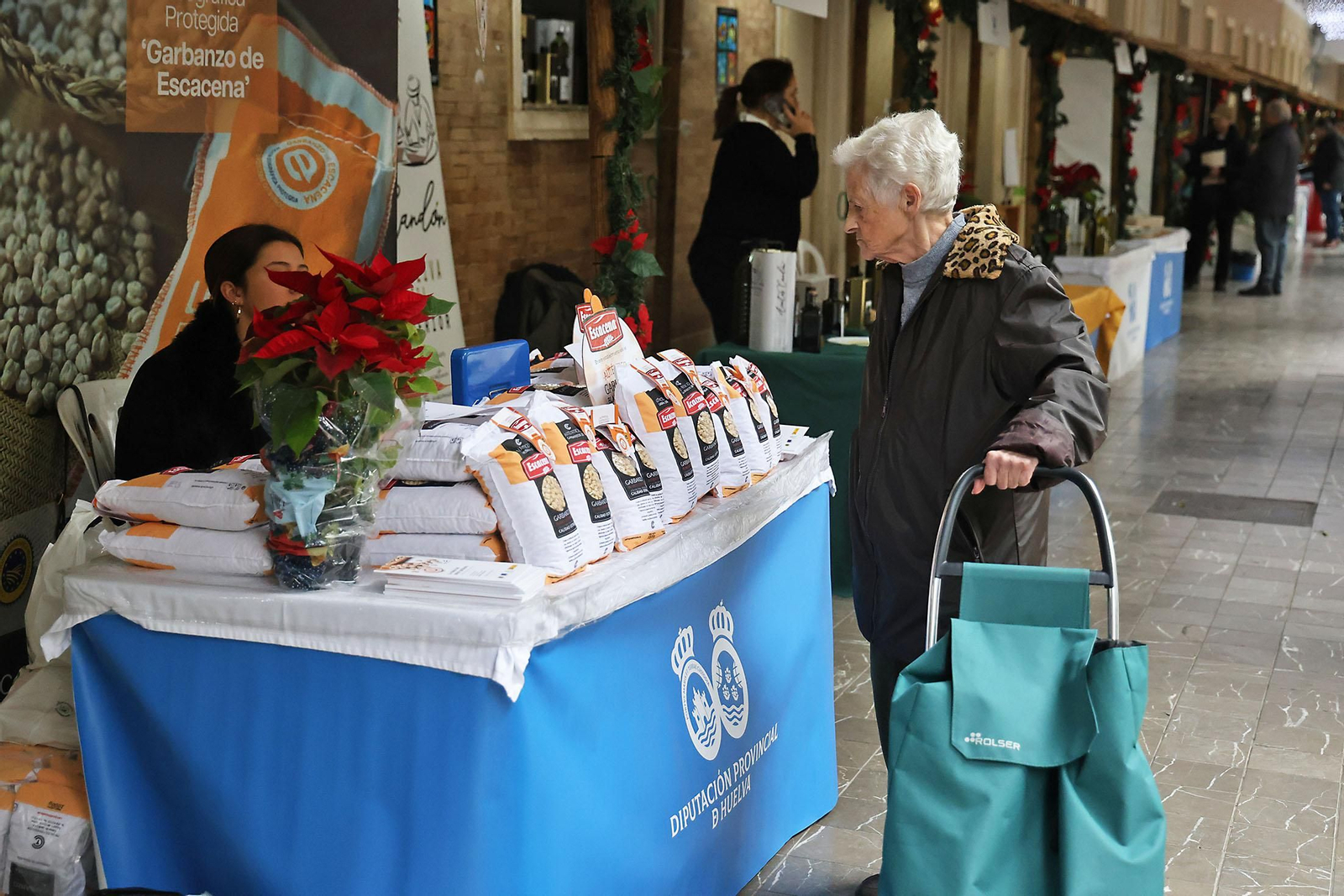 Muestra de aceites y quesos en la Diputación de Huelva (30)