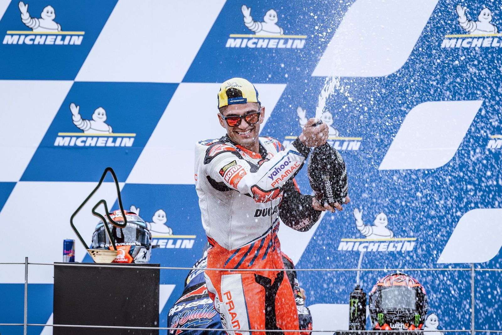 Jorge Martín celebra su triunfo en Spielberg.