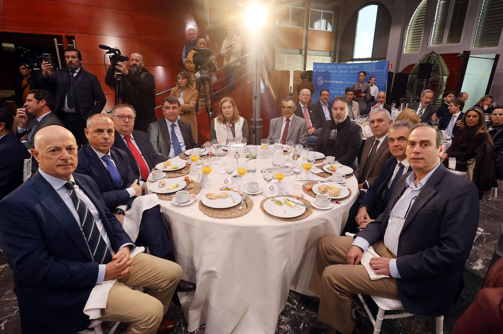 Imágenes de las mesas de invitados al Foro Joly Andalucía