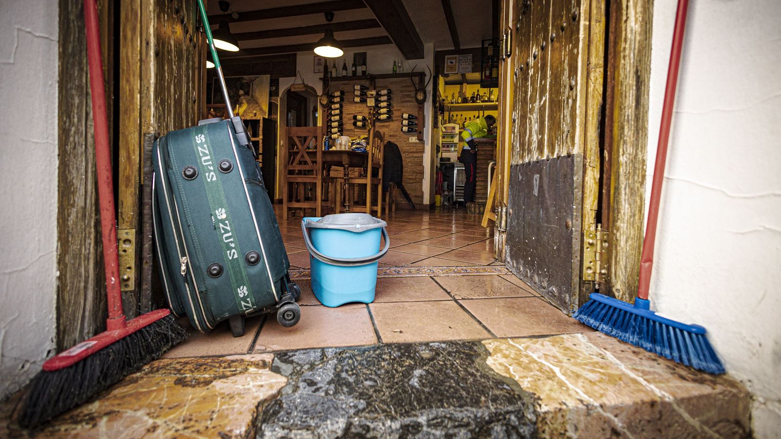 Las imágenes del retorno de los vecinos de Grazalema a sus casas después de once días desalojados