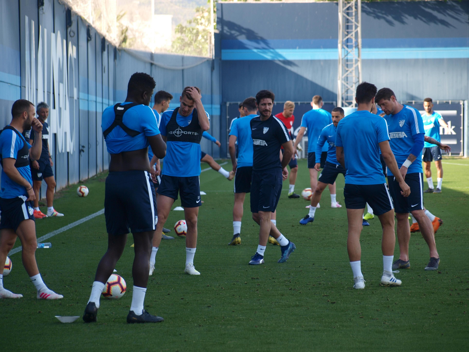 Las fotos del primer entrenamiento de Víctor del Amo al mando del Málaga CF