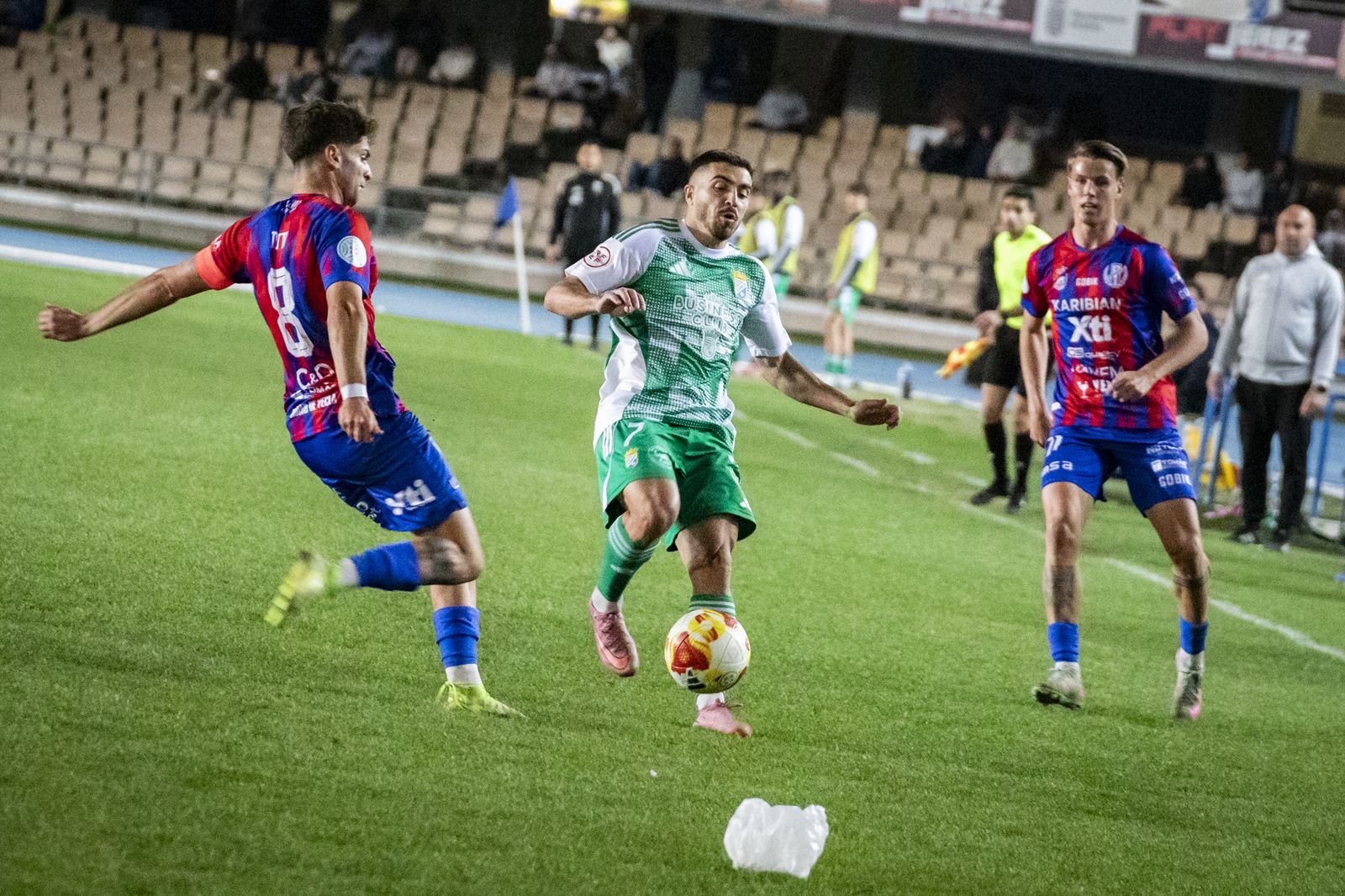 Imágenes del partido entre el Xerez CD y el Yeclano Deportivo en Chapín