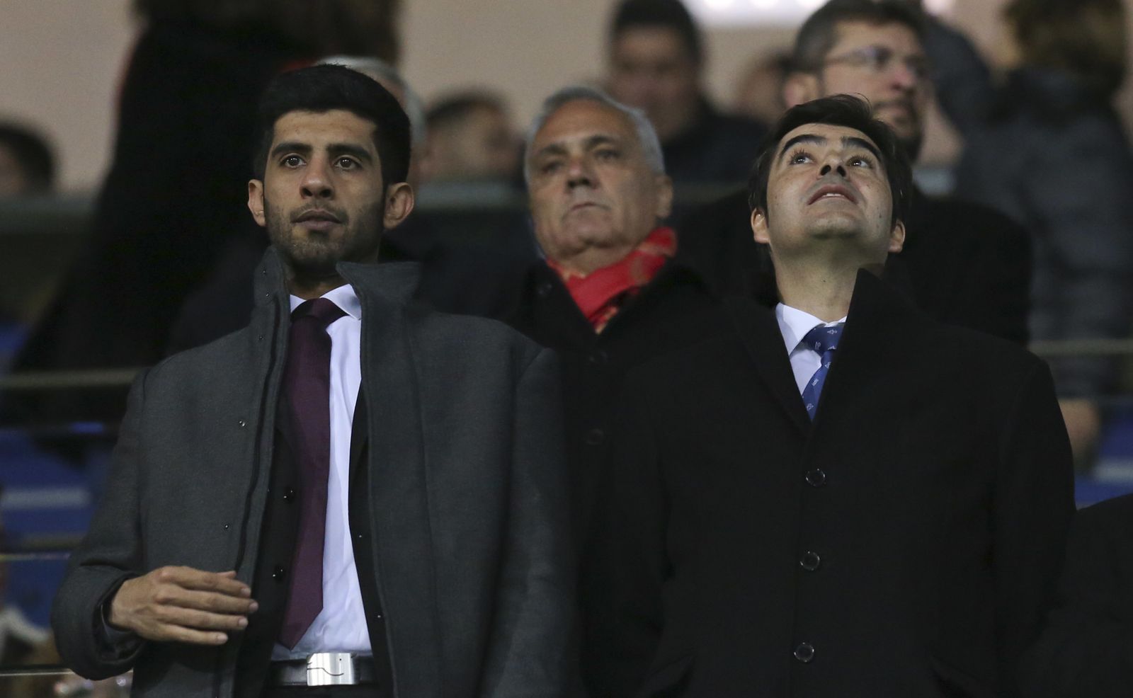 El presidente del  Betis, Ángel Haro, junto al consejero del  Málaga Nasser Al Thani, un  hijo del  presidente