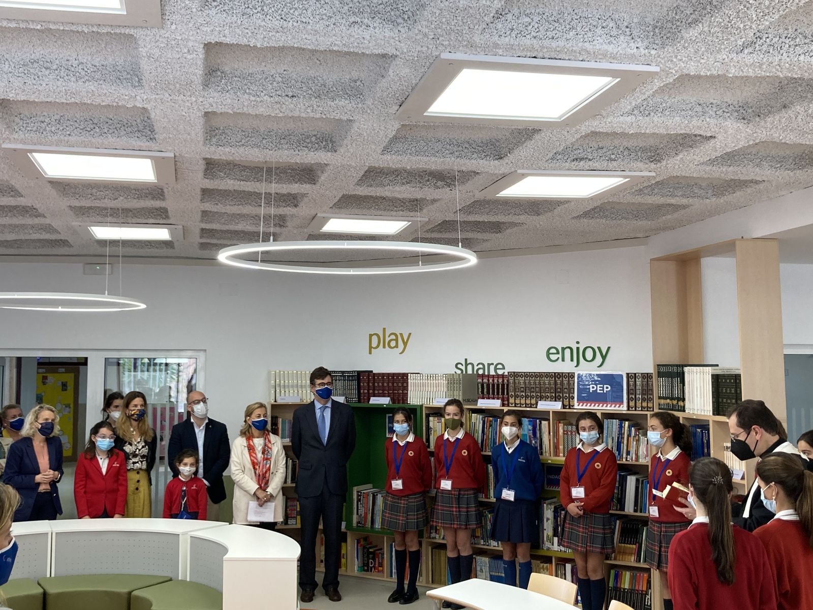 La ceremonia de inauguración de las instalaciones de la nueva biblioteca.