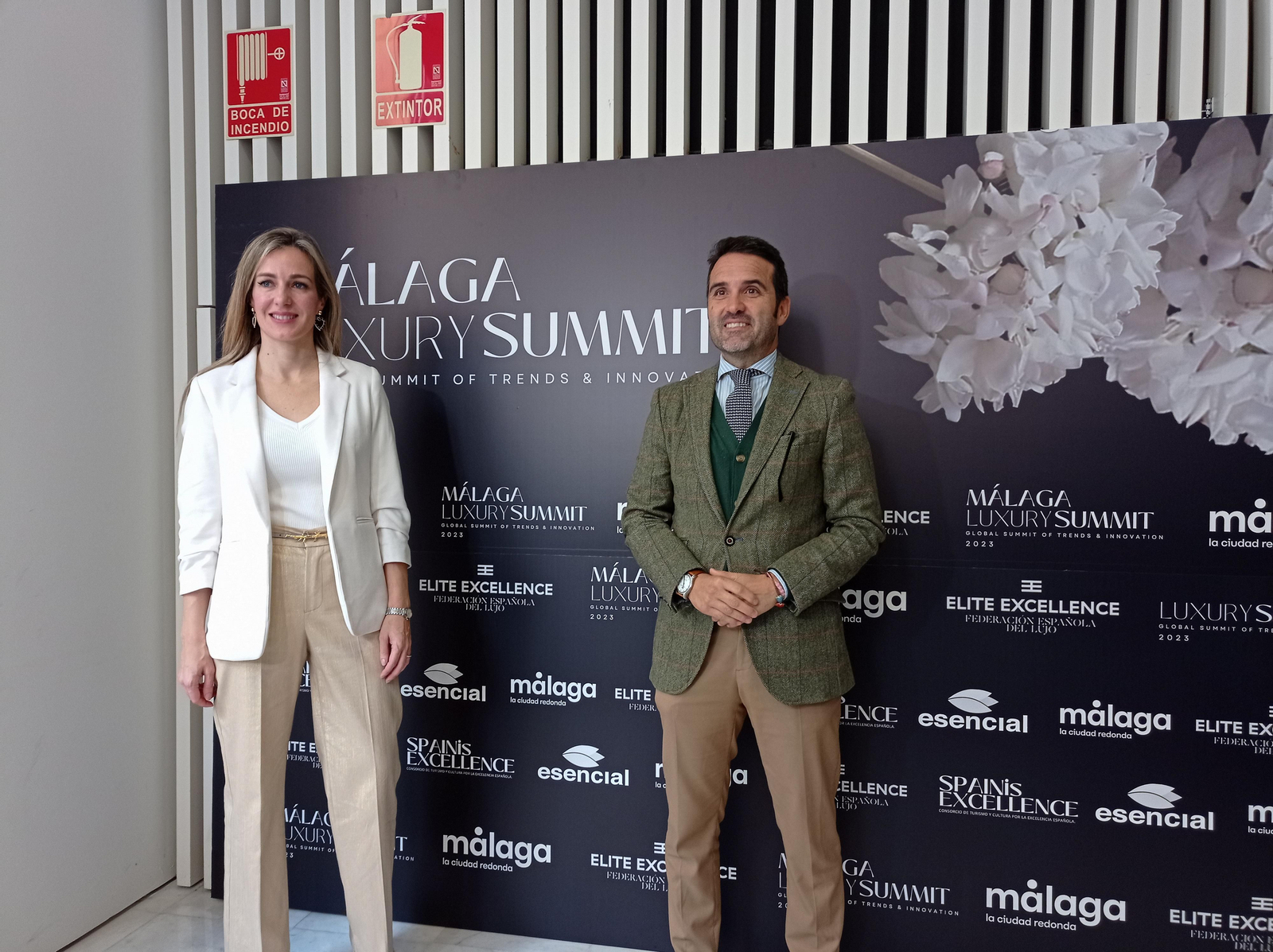 El concejal delegado de Turismo, Jacobo Florido, y la presidenta de Elite Excellence, Sandra Andújar.