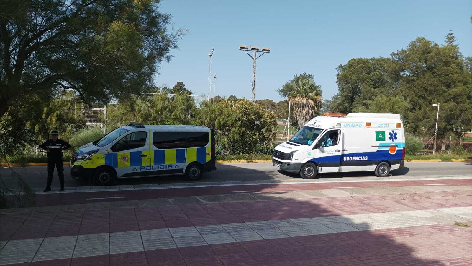 El vehículo de emergencia sanitaria trasladó al afectado al hospital Santa María del Puerto.