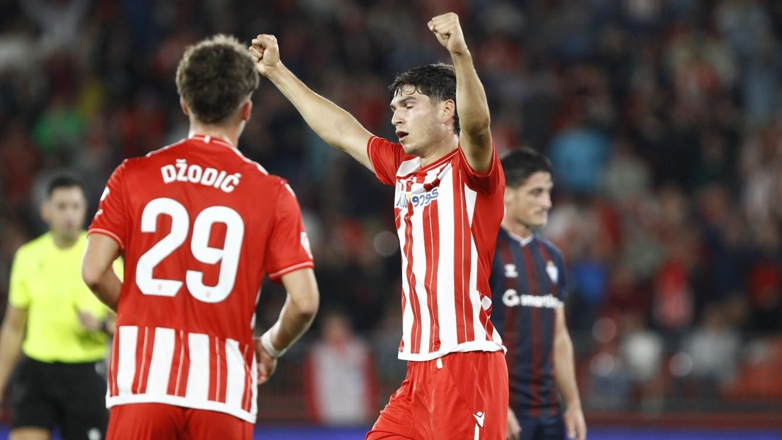 Federico Bonini, con los puños en alto tras el tanto de Álex Muñoz en el duelo ante el Eibar.