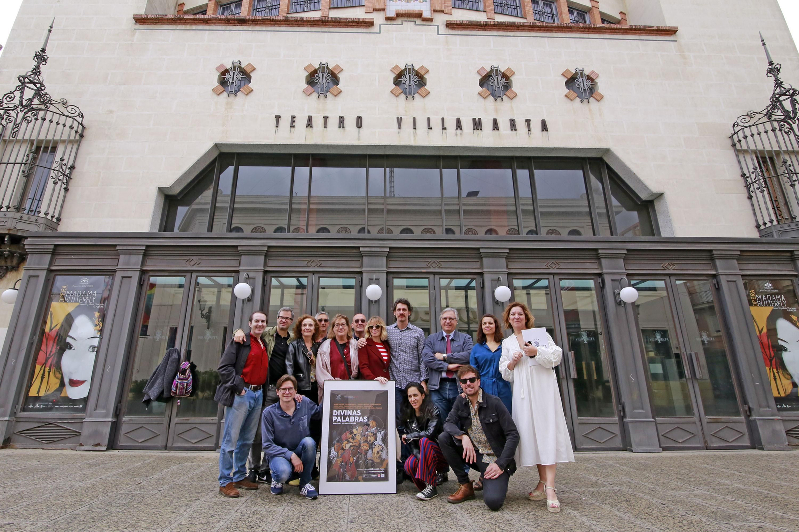Gran parte del elenco en la puerta delo Villamarta. Gran parte del elenco en la puerta delo Villamarta.