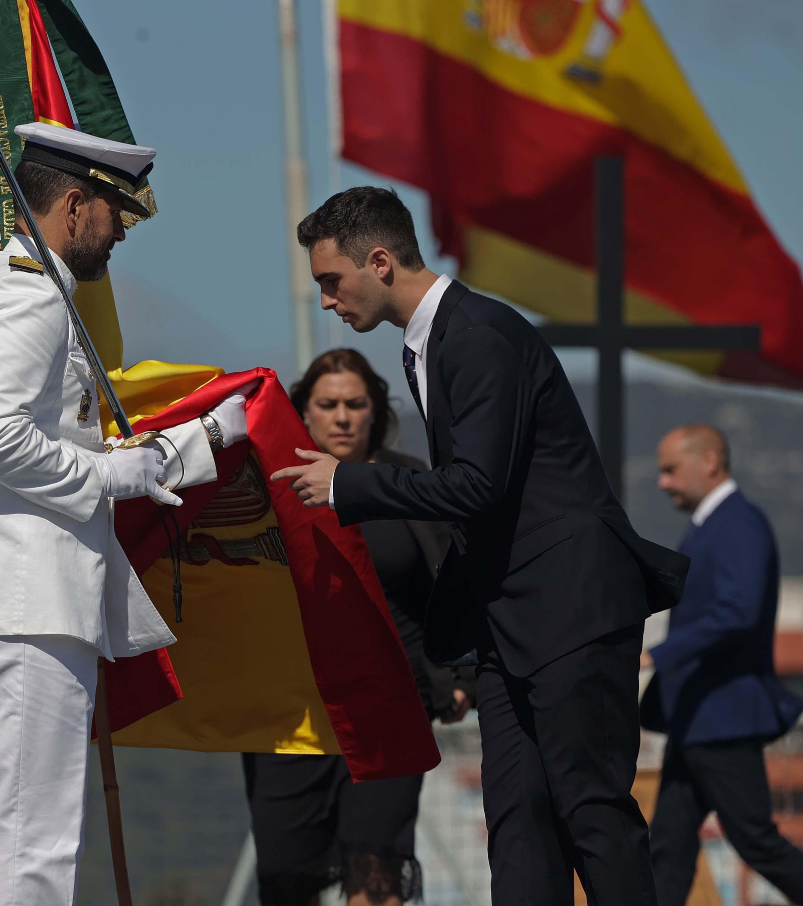 Fotos de la Jura de Bandera para personal civil a bordo del Buque de Asalto Anfibio 'Castilla' en Algeciras