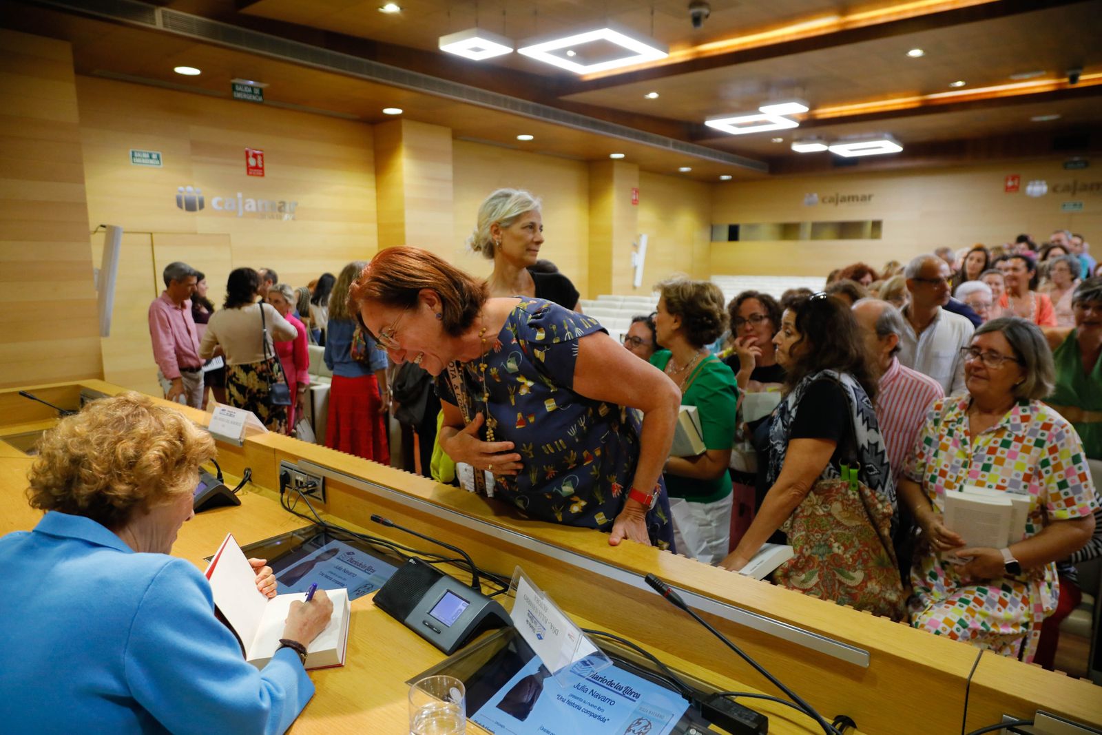 Imágenes de Diario de los Libros, con Julia Navarro