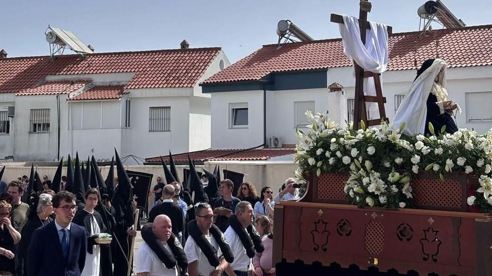 Un momento del paso de Nuestra Señora de la Luna. Un momento del paso de Nuestra Señora de la Luna.