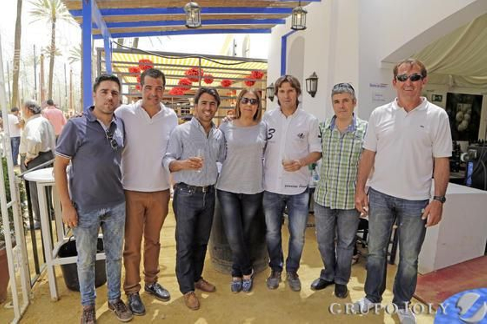 Toni López, segundo entrenador del Xerez CD; José Manuel Pérez Herrera, entrenador del Atlético Sanluqueño; José M. Mena, entrenador del Jerez Industrial; Jesús Mendoza, entrenador del Xerez CD, Chema Domínguez, segundo entrenador del Jerez Industrial, y los redactores Manuela Romero y David Sánchez.

Foto: Manuel Aranda