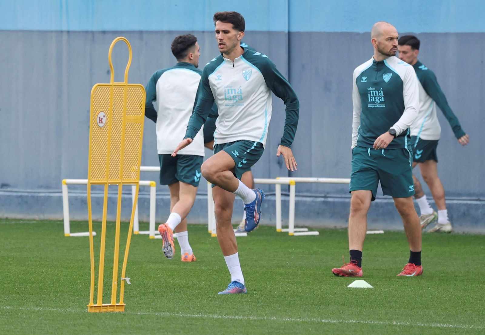 El Málaga CF vuelve al tajo sin Lobete en una semana eterna