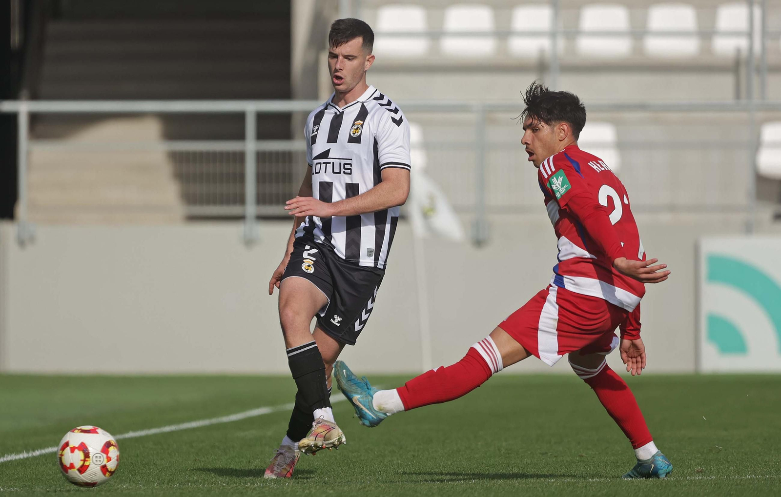 Las mejores fotos del Balona - Recreativo de Granada de Segunda Federación
