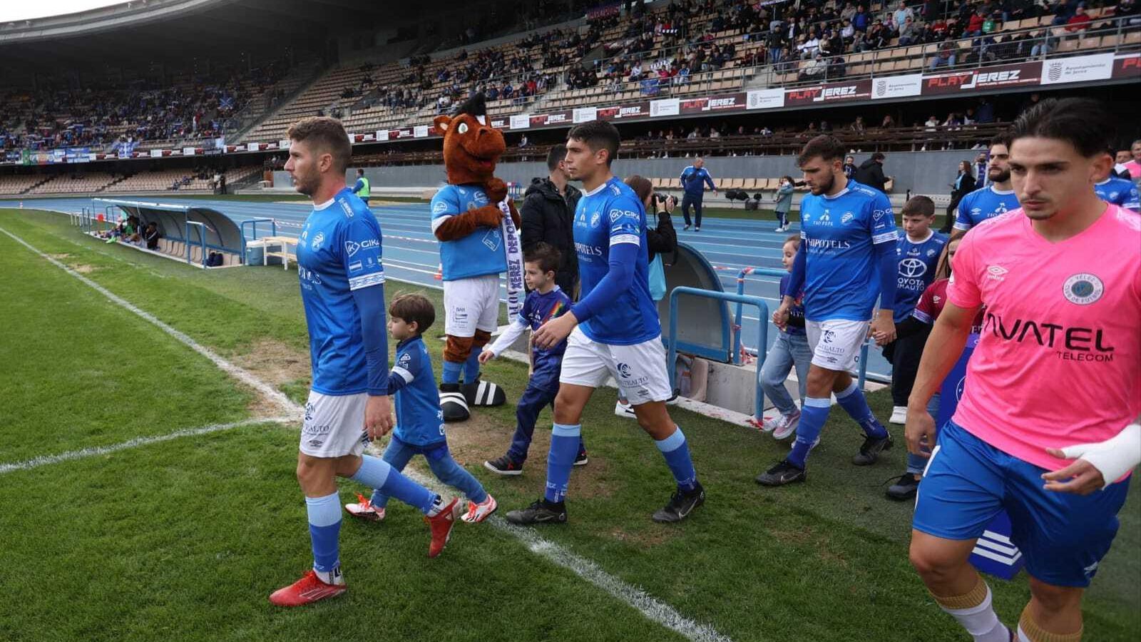Lolo Garrido se estrenó como titular ante el Vélez. Lolo Garrido se estrenó como titular ante el Vélez.