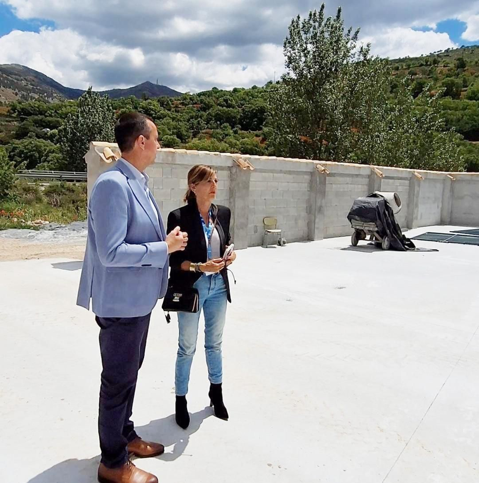 El subdelegado José María Martín y la alcaldesa Encarna Zaguirre, visitan las obras del PFEA en Bacares.