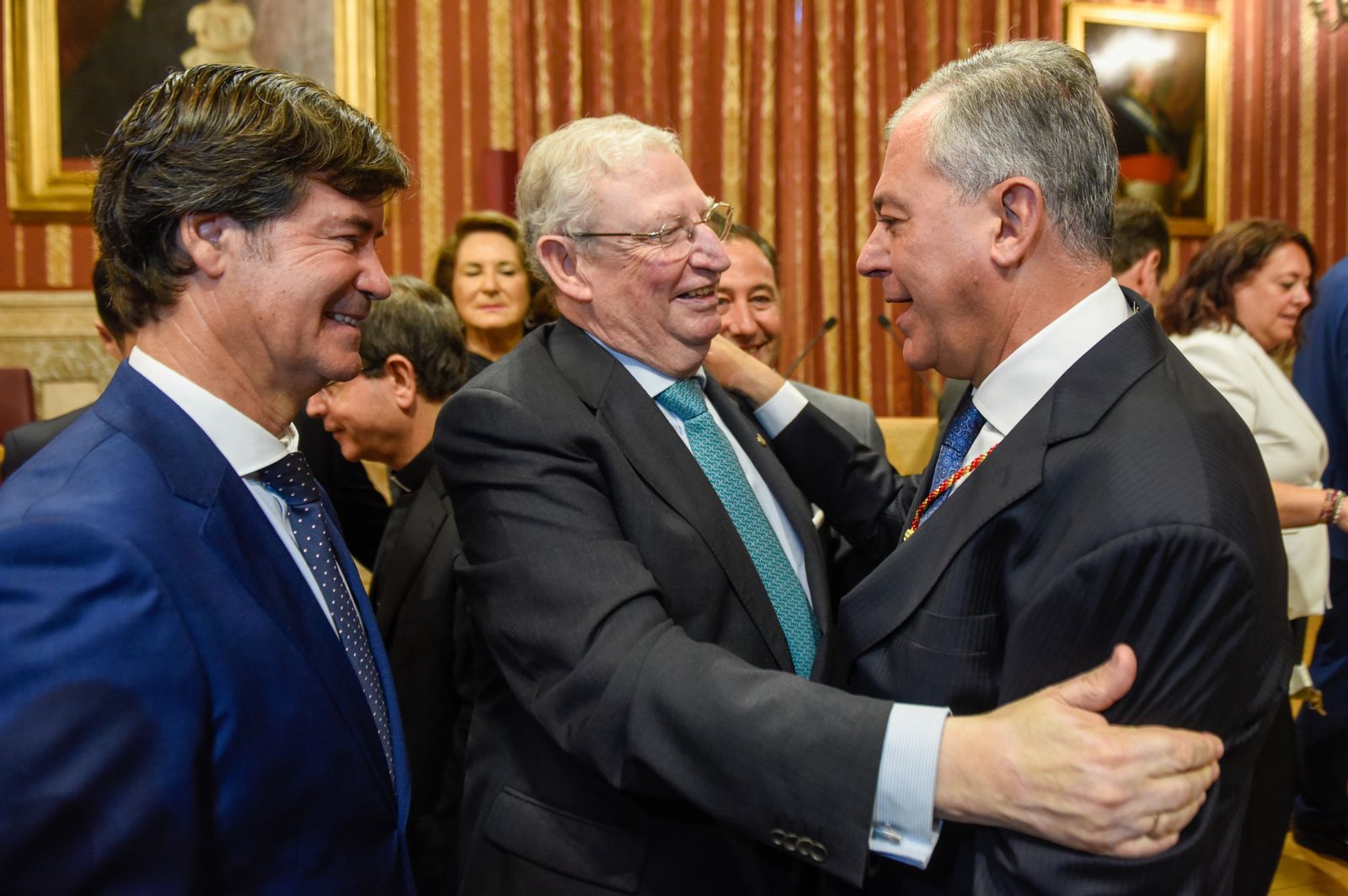 La investidura de José Luis Sanz como alcalde de Sevilla, en imágenes