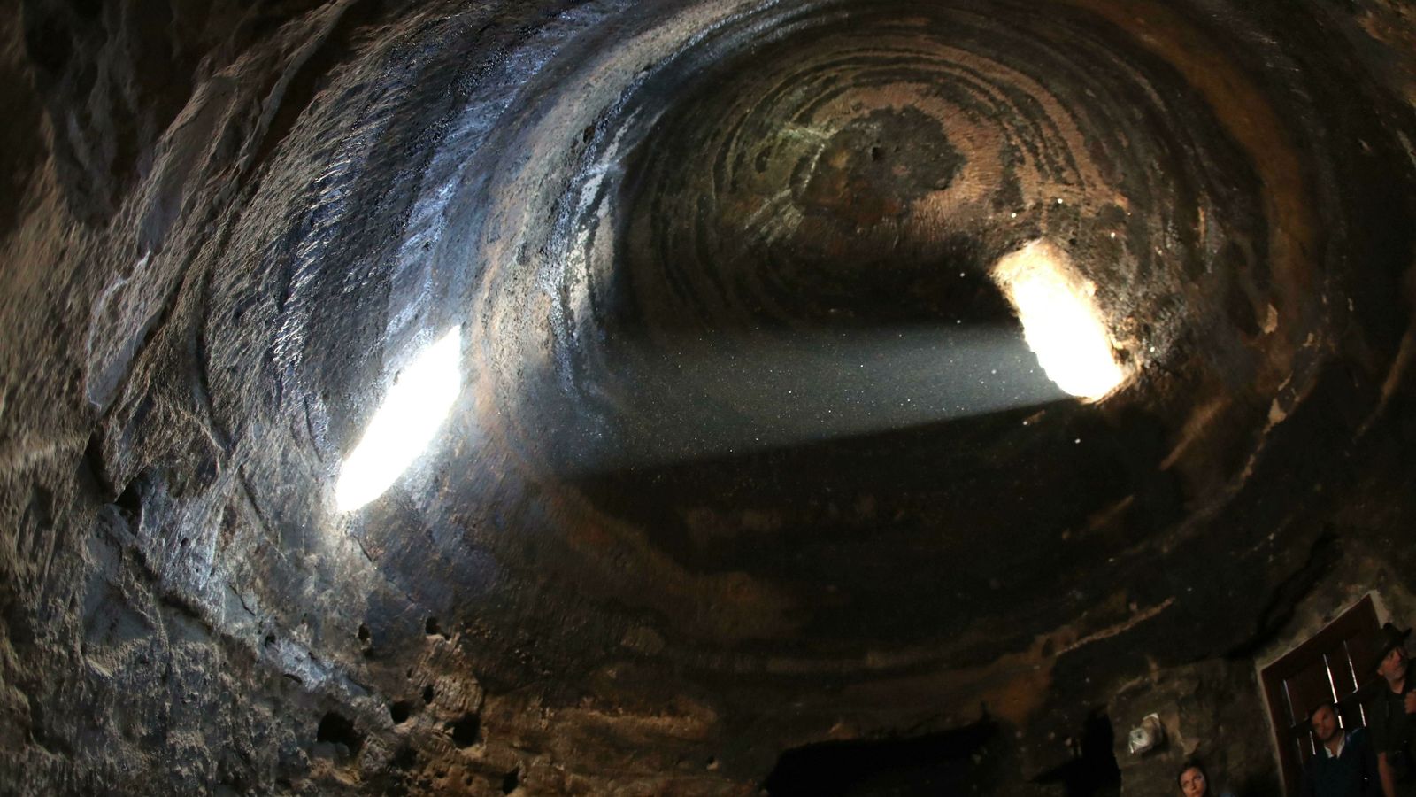 Cúpula de una las cuevas artificiales del yacimiento prehispánico de Risco Caído, en la cumbre de Gran Canaria