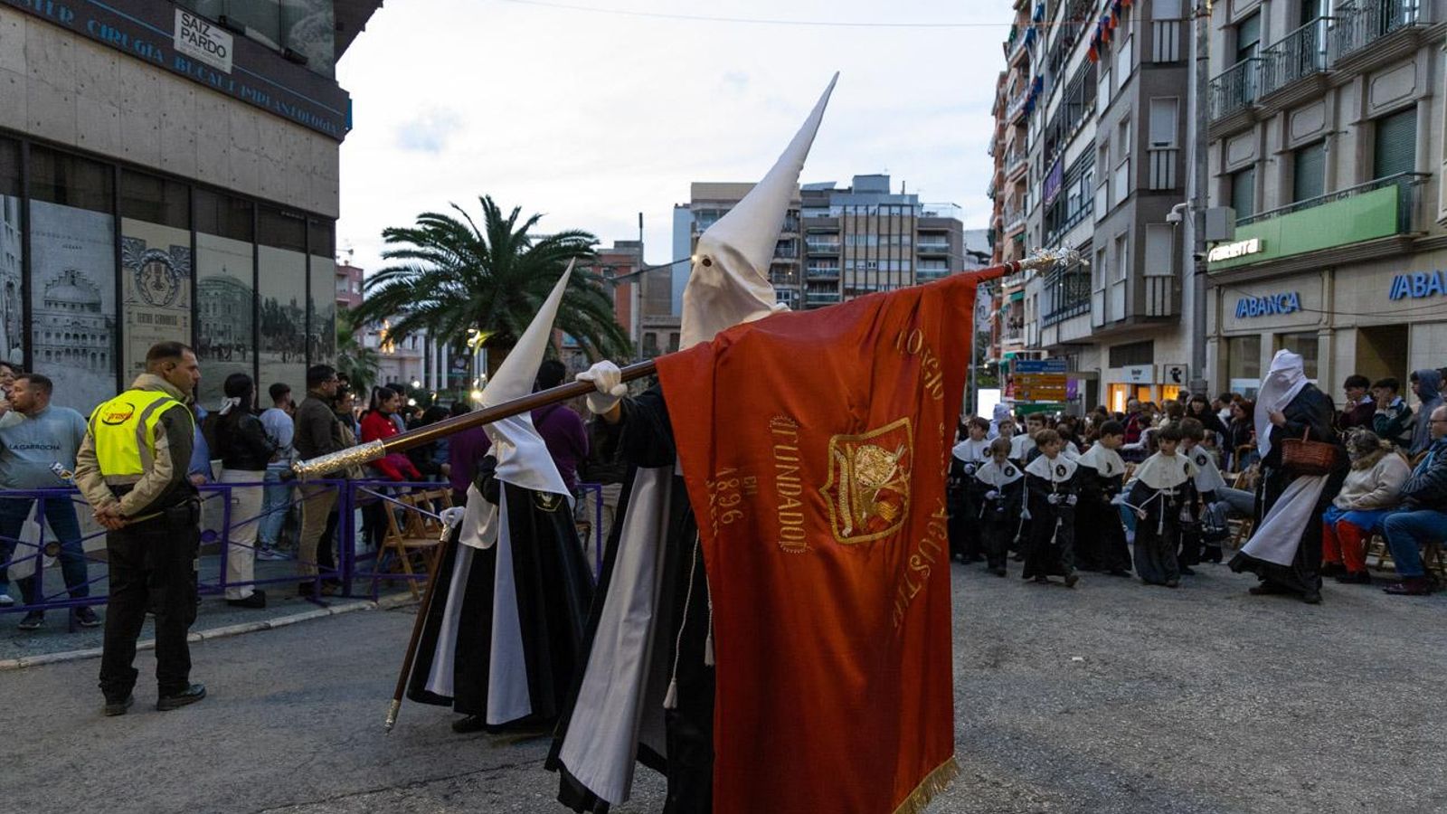Los jiennenses se recrean con la cofradía de los Estudiantes un nuevo Lunes Santo