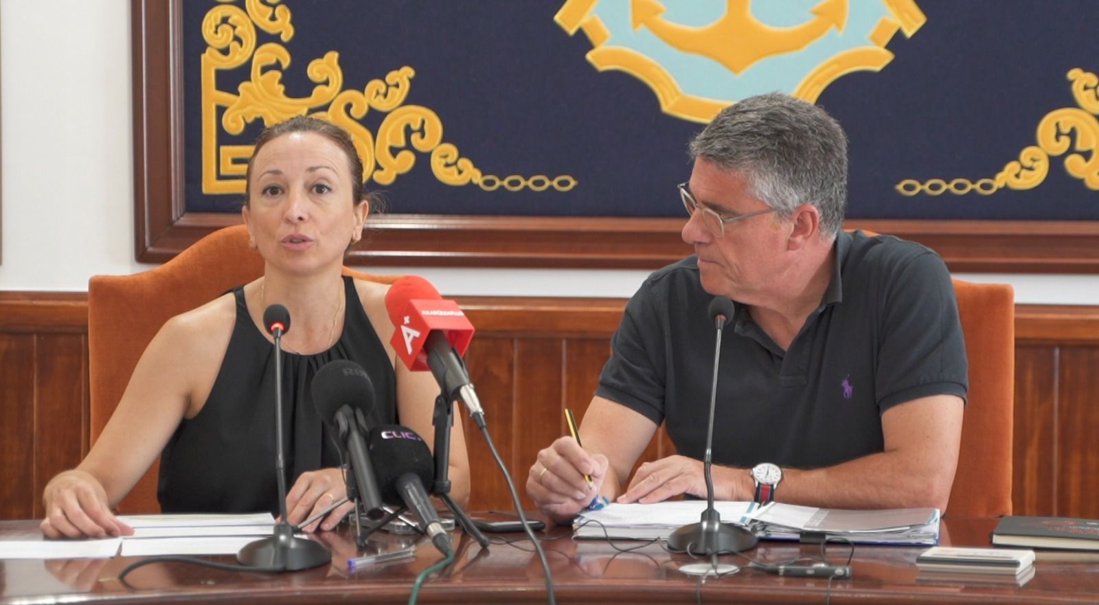 Patricia Navarro, delegada de la Junta de Andalucía en Málaga junto a José Alberto Armijo, alcalde de Nerja