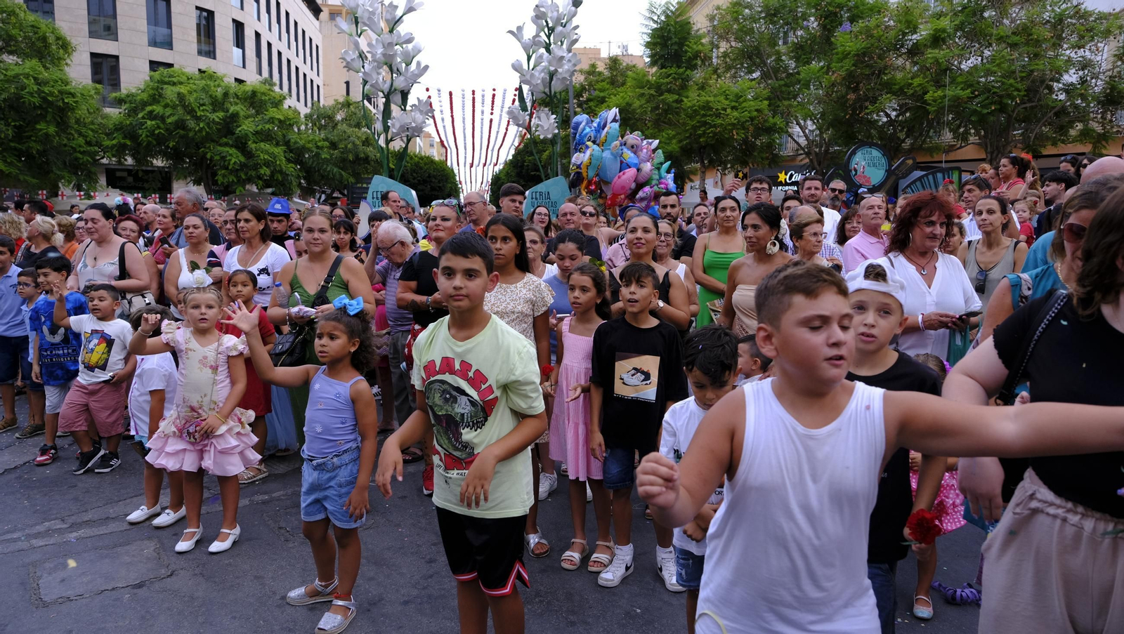 Las mejores imágenes de la Batalla de Flores de Almería