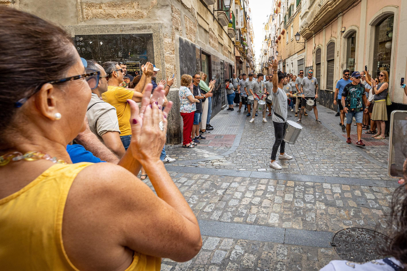 Búscate en SailGP Cádiz: La ciudad disfruta del ambiente del domingo con las actividades, las carreras y los bares