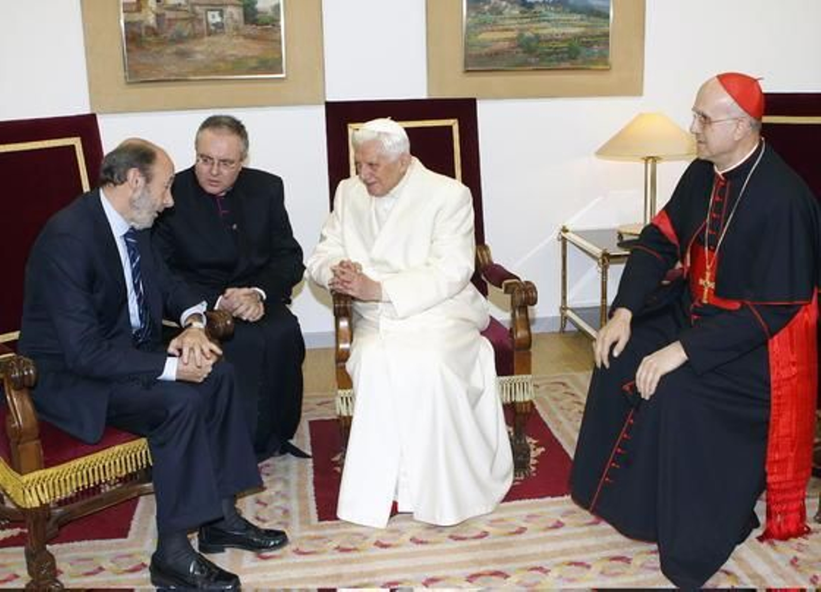 El papa Benedicto XVI realizó su primera parada en España en Santiago de Compostela. 

Foto: EFE