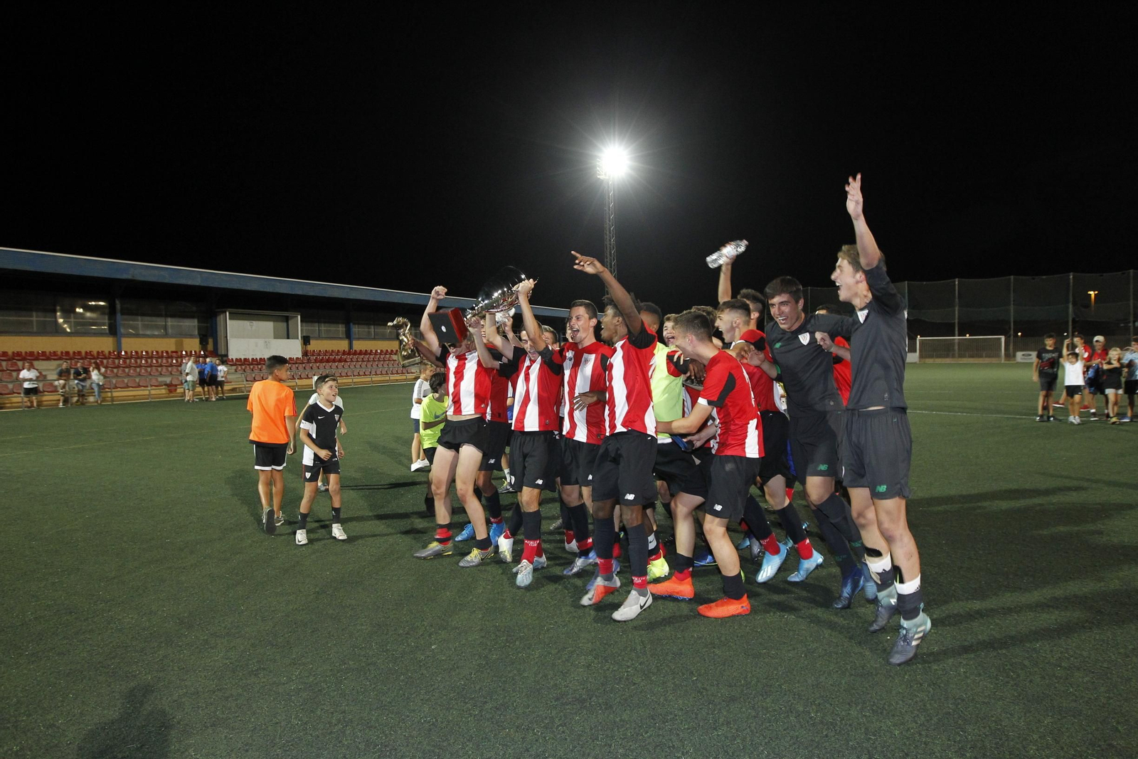 Las imágenes del VII Trofeo de Feria de Fútbol Juvenil 'I Memorial Juan Oncala'