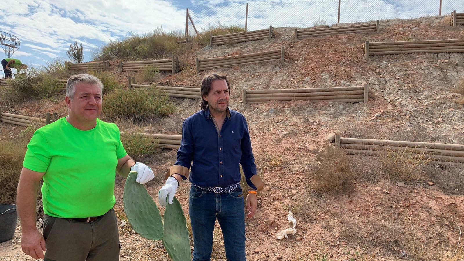 El diputado Rafael Burgos, junto al concejal Juan Luis Navarro