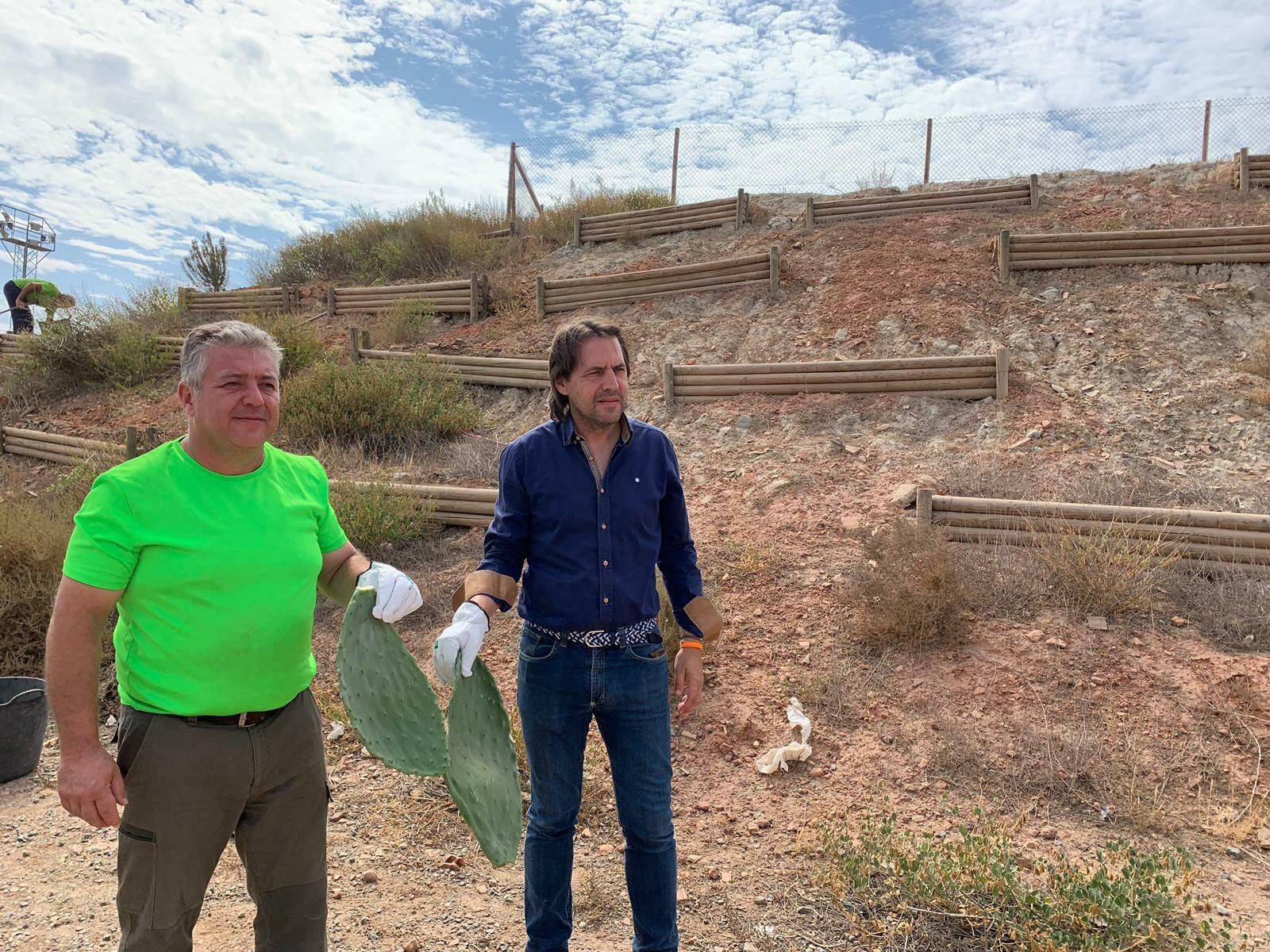 El diputado Rafael Burgos, junto al concejal Juan Luis Navarro