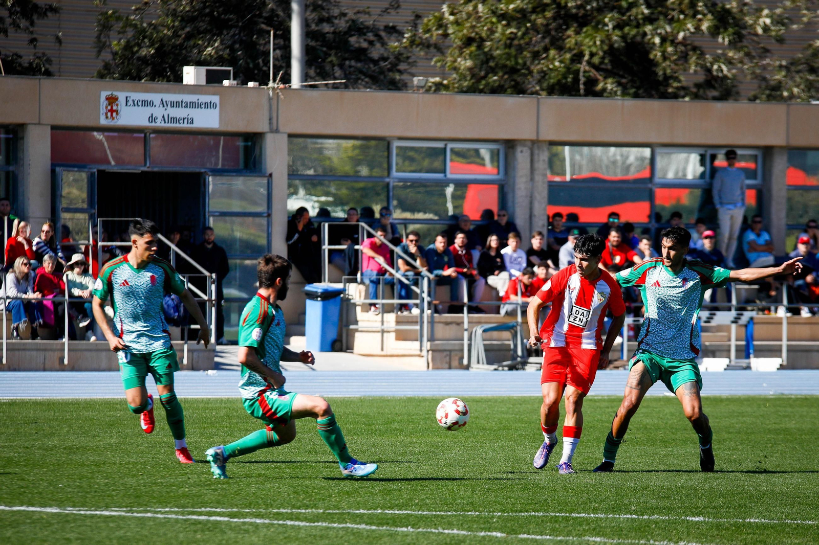 Las imágenes de Segunda RFEF entre Almeria B y recreativo de Granada