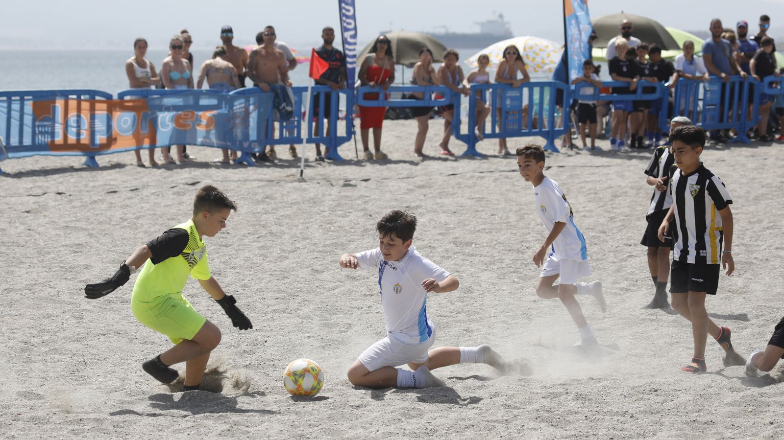 Las fotos de la III Copa Provincial de fútbol playa Ciudad de La Línea